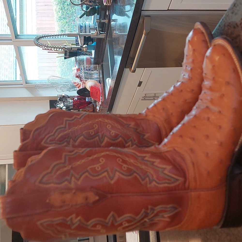 Woman's Ostrich Cowboy Boot